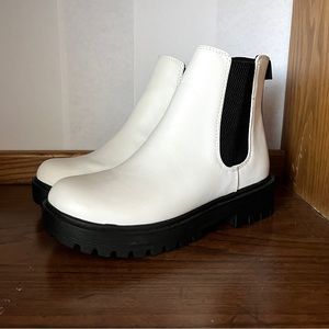 SHEIN Chelsea Boots